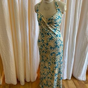 Diane Von Furstenberg summer lovin dress 100% silk with tie neck easy fit comfy